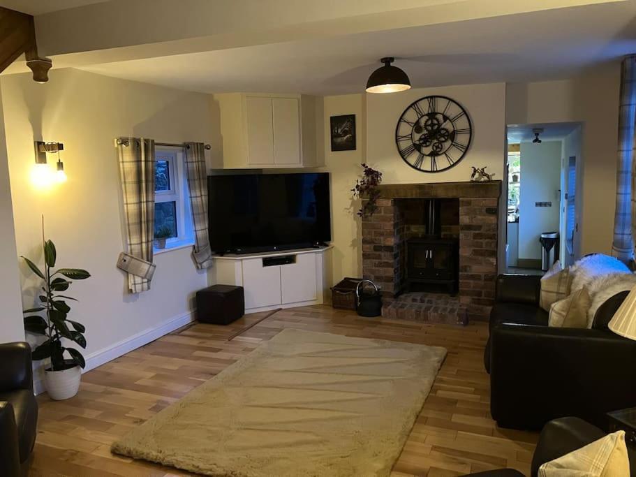 Woodbine Cottage-Part Of Alton Cottages Екстер'єр фото